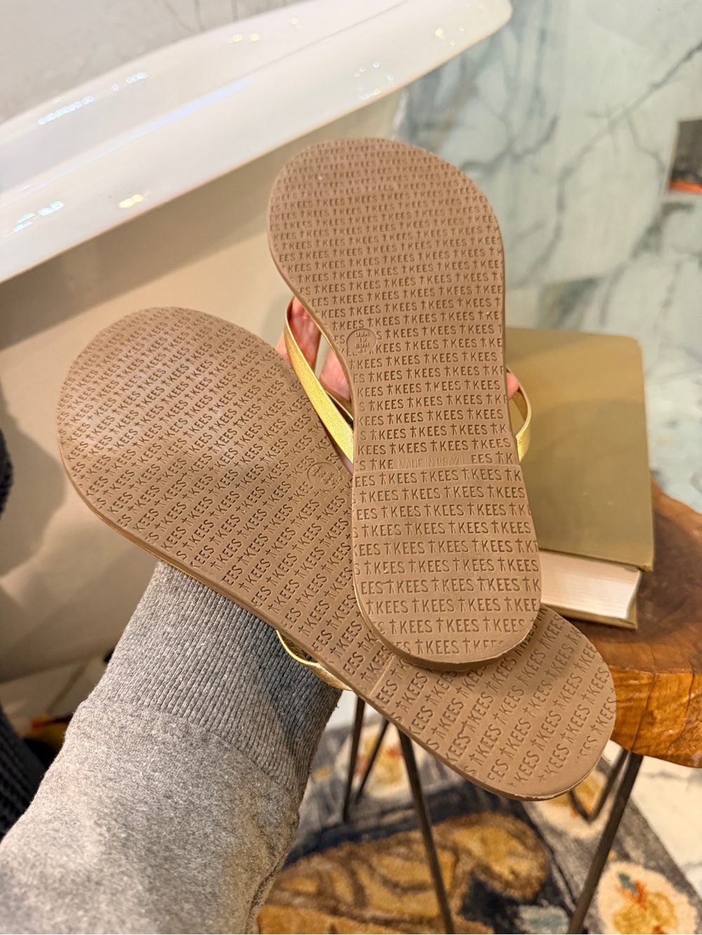 TKEES Flip Flops in Gold Metallic size 10 / 41 - Picture 4 of 7